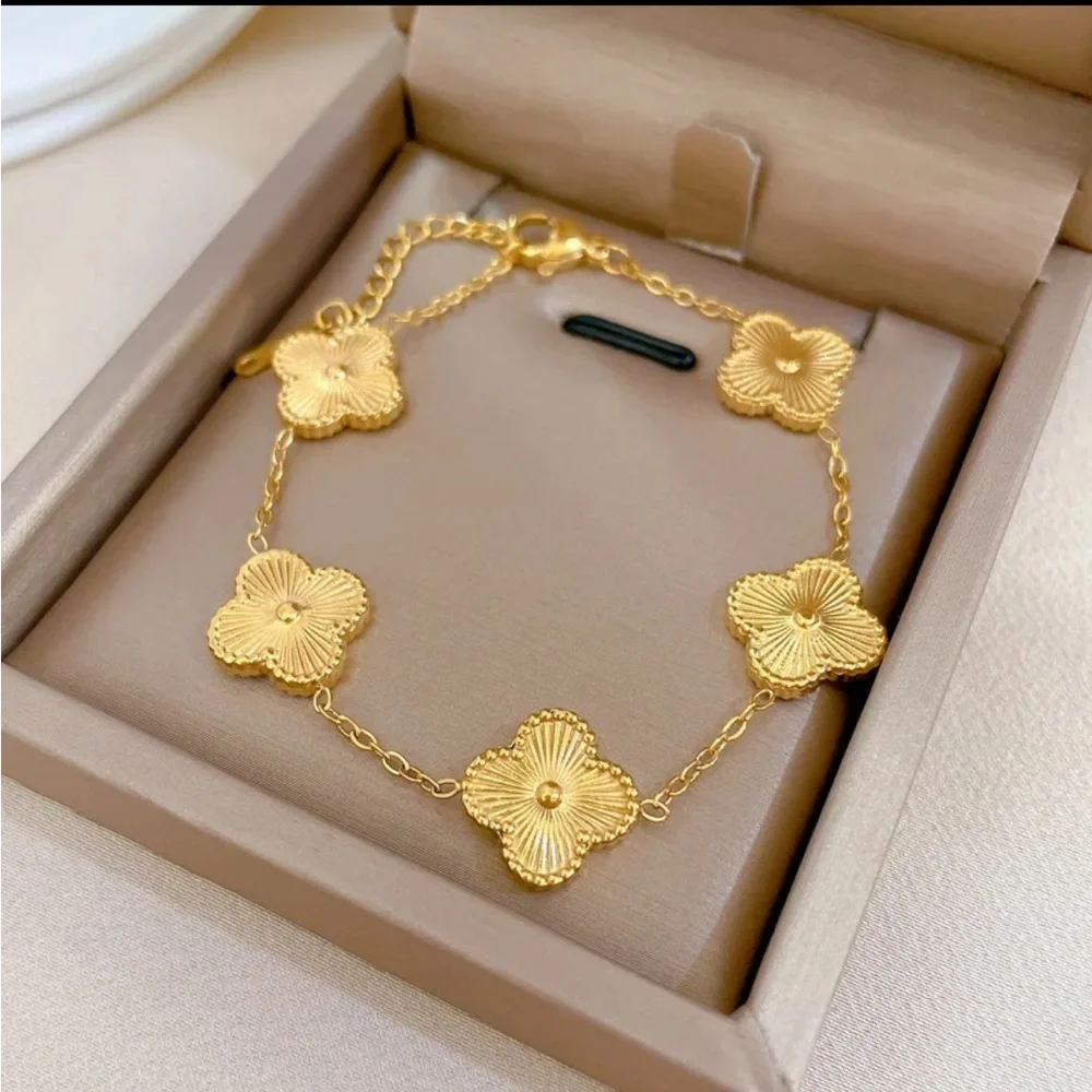 ❌SOLD❌gold plated clover bracelet - Picture 1 of 4